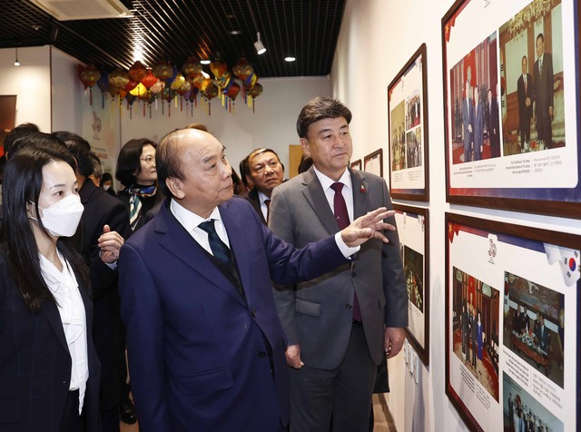Chủ tịch nước dự chương trình nghệ thuật kỷ niệm 30 năm quan hệ Việt Nam - Hàn Quốc - Ảnh 3.