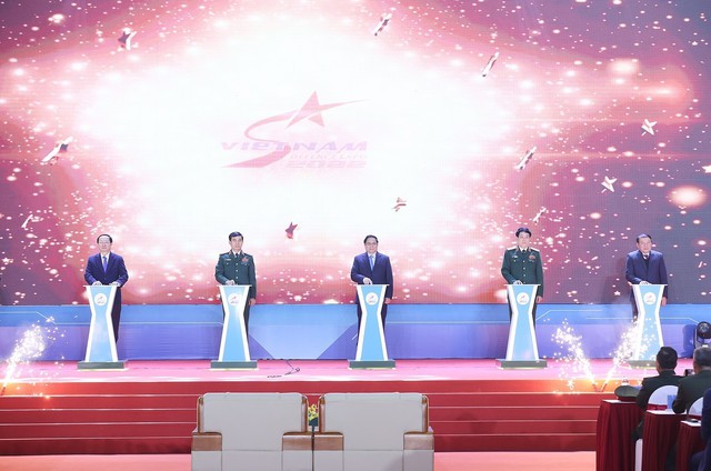 Chùm ảnh: Thủ tướng dự lễ khai mạc Triển lãm Quốc phòng quốc tế Việt Nam 2022 - Ảnh 3.