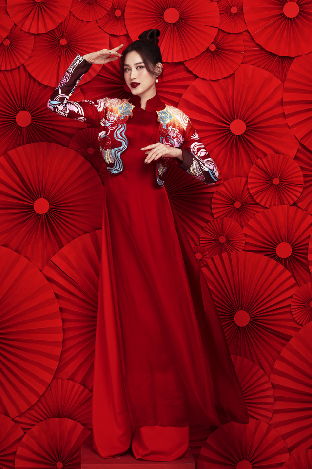 Hoa hậu Đỗ Thị Hà diện yếm đỏ quyến rũ trong bộ ảnh Tết - Ảnh 4.