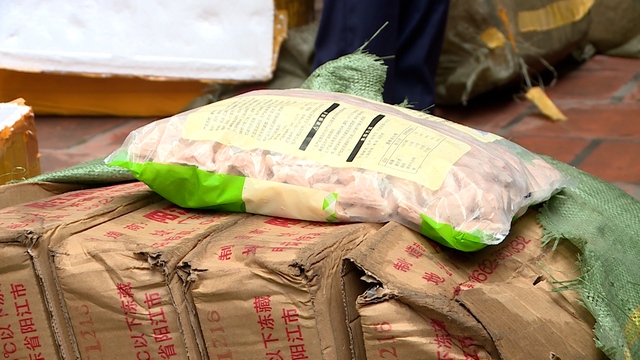 Hà Nội: Thu giữ 5 tấn thực phẩm bẩn đông lạnh - Ảnh 3.