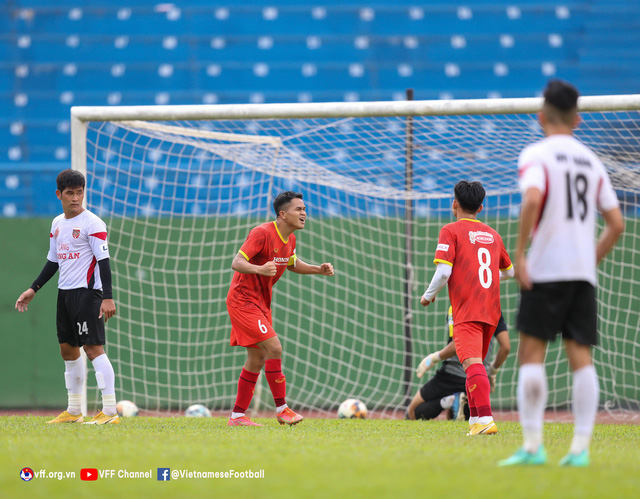 U23 Việt Nam thắng đậm CLB Long An trong trận giao hữu cuối tại Bình Dương - Ảnh 2.