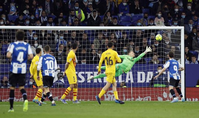 Barcelona hòa kịch tính Espanyol ở trận derby xứ Catalan - Ảnh 2.