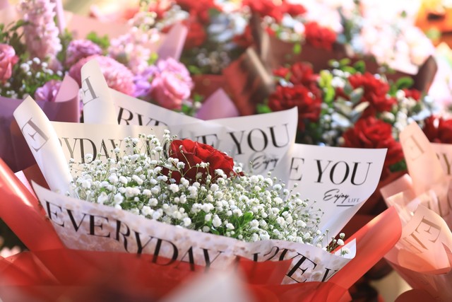 Các hàng hoa tại Hà Nội sẵn sàng cho ngày Lễ tình nhân - Ảnh 5.