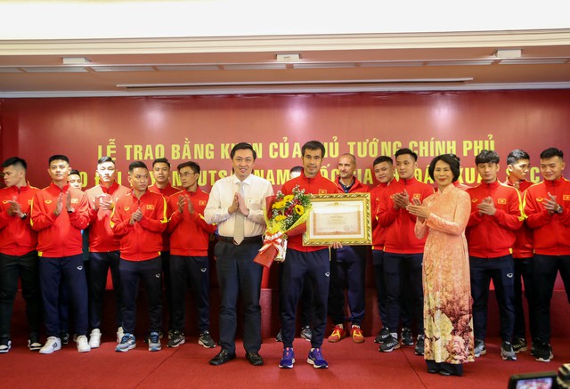 ĐT Futsal Việt Nam nhận bằng khen của Thủ tướng Chính phủ - Ảnh 1.