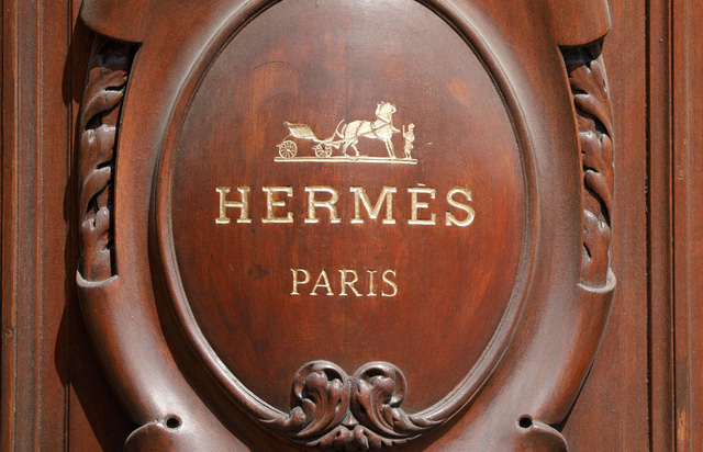 Thương hiệu xa xỉ Hermès mở thêm nhà máy khi nhu cầu túi xách tăng cao - Ảnh 1.