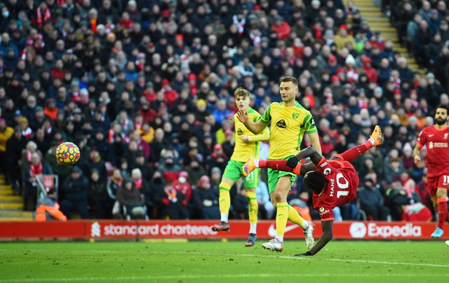 Thắng thuyết phục Norwich City, Liverpool thu hẹp khoảng cách với Man City - Ảnh 1.