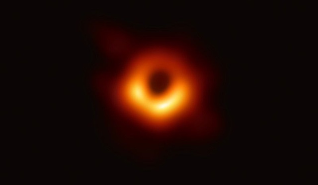 Nghi ngờ phát hiện hố đen vô hình lần đầu tiên trong lịch sử - Ảnh 1.
