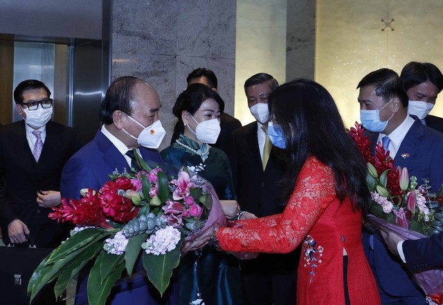 Chủ tịch nước Nguyễn Xuân Phúc bắt đầu chuyến thăm cấp Nhà nước tới Singapore - Ảnh 1.