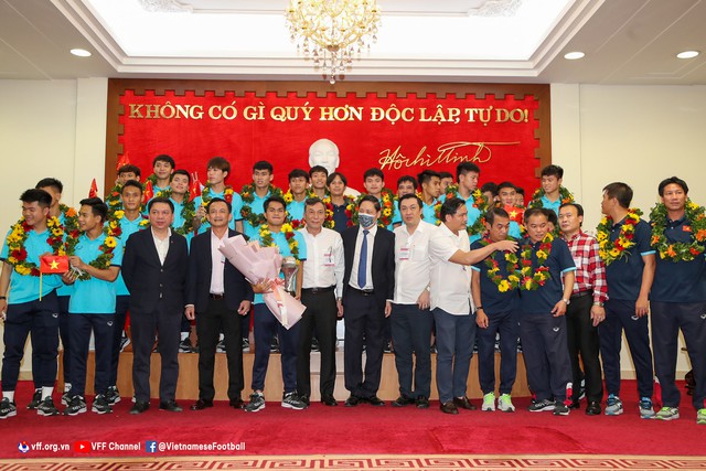 Đội tuyển U23 Việt Nam ấm áp ngày về - Ảnh 6.