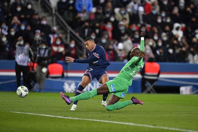 Messi và Mbappe tỏa sáng, PSG ngược dòng trước Saint Etienne - Ảnh 2.