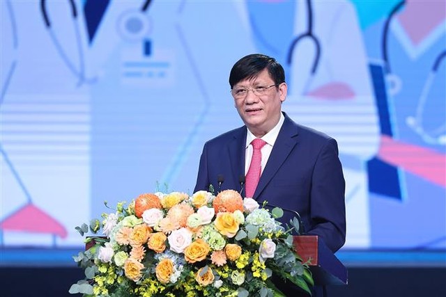 Thủ tướng: Mỗi người dân Việt Nam đều muốn nói lời tri ân đến các thầy thuốc và nhân viên y tế - Ảnh 3.