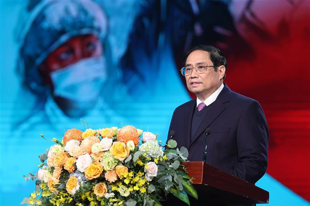 Thủ tướng: Mỗi người dân Việt Nam đều muốn nói lời tri ân đến các thầy thuốc và nhân viên y tế - Ảnh 2.