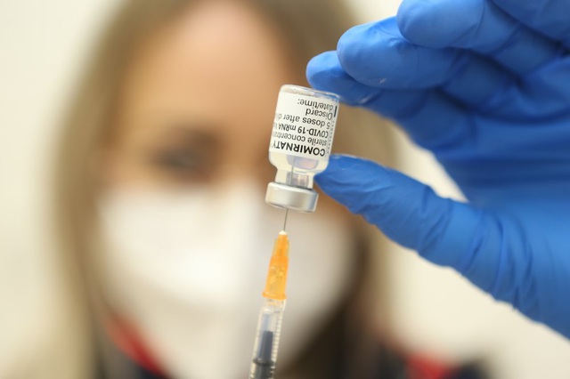 Đức chuẩn bị tiêm mũi vaccine COVID-19 thứ tư - Ảnh 1.