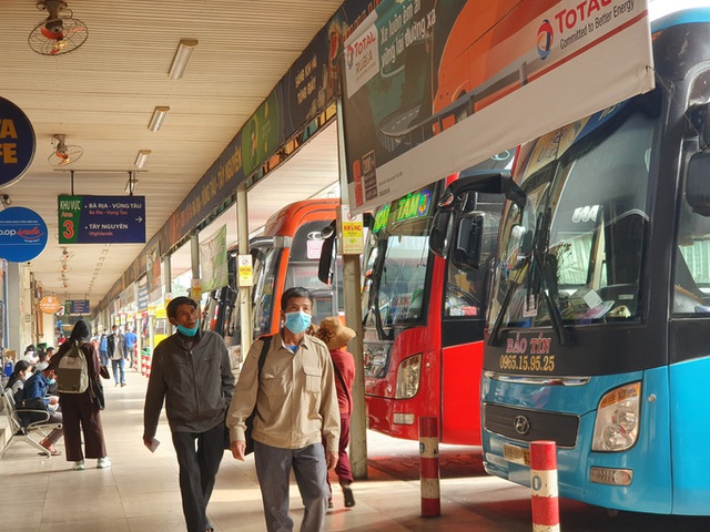 Lượng khách các tuyến vận tải cố định giảm đến 60% dịp Tết - Ảnh 1.