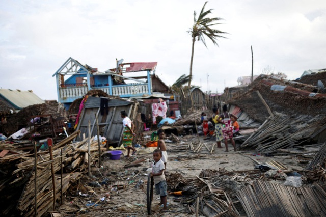 Bão Batsirai ở Madagascar khiến 21 người thiệt mạng, hàng chục nghìn cư dân phải sơ tán - Ảnh 1.