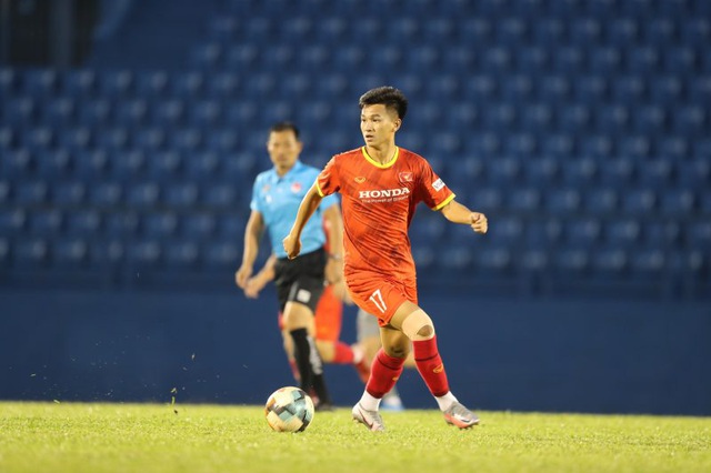U23 Việt Nam thắng U19 Bình Dương 3-0 - Ảnh 2.