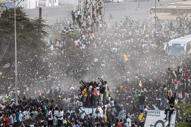 Biển người Senegal đổ ra đường ăn mừng chức vô địch châu Phi - Ảnh 4.