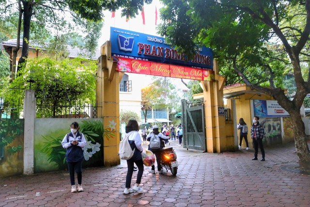 Học sinh khối 7 đến 12 tại Hà Nội được đi học trực tiếp - Ảnh 1.