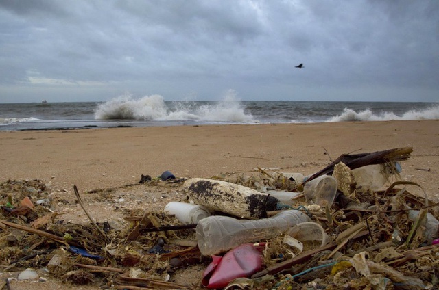 Ô nhiễm đại dương do rác thải nhựa sẽ tăng gấp 4 lần vào năm 2050 - Ảnh 1.