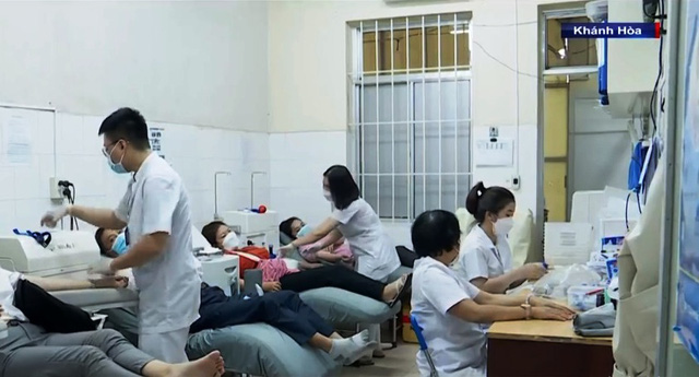 Thiếu trầm trọng nguồn máu cấp cứu, Khánh Hòa kêu gọi người dân hiến máu khẩn cấp - Ảnh 1.
