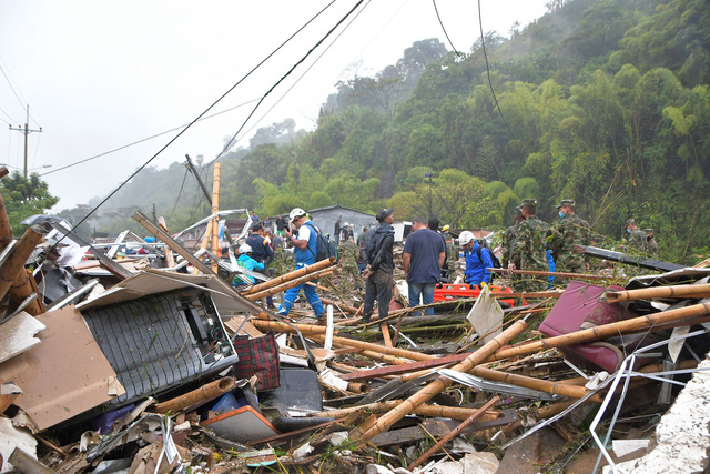 Sạt lở đất ở Colombia khiến ít nhất 14 người thiệt mạng và 35 người bị thương - Ảnh 1.
