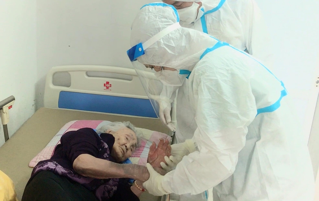 Cụ bà 112 tuổi được chữa khỏi COVID-19 - Ảnh 1.
