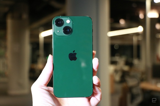 Trên tay iPhone 13 và iPhone 13 Pro phiên bản màu xanh lá - Ảnh 3.