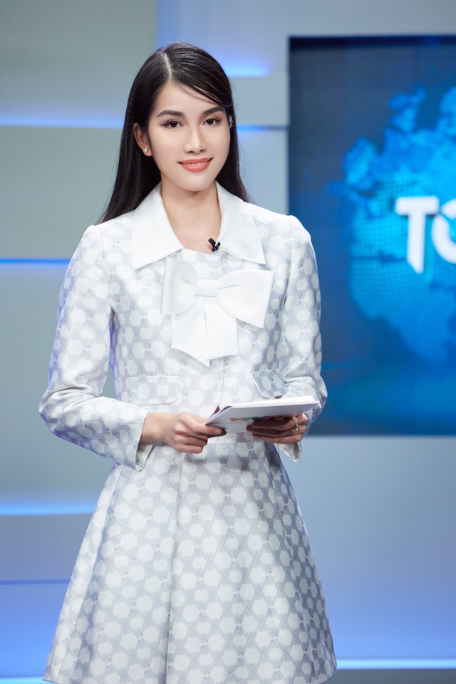 Á hậu học giỏi Phương Anh làm MC trên sóng VTV - Ảnh 2.