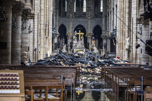 Vụ cháy Nhà thờ Đức Bà Paris không phải do hành vi đốt phá - Ảnh 1.