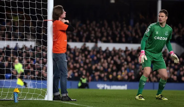 Nguyen received the Everton - Newcastle match in injury time up to 14 minutes - Photo 1.