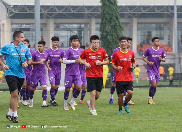 ĐT U23 Việt Nam lên đường tham dự giải U23 quốc tế - Dubai Cup 2022 với 28 cầu thủ - Ảnh 1.