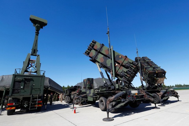 NATO deploys Patriot air defense missile systems in Slovakia - Photo 1.