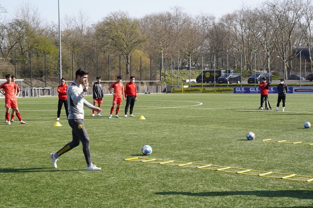 Vietnam U17 team played well against U16 host Borussia Dortmund - Photo 4.