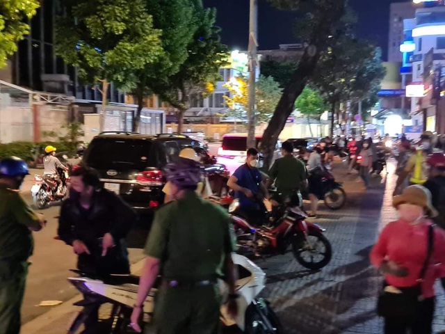 Công an TP Hồ Chí Minh thi hành lệnh bắt, khám xét nhà bà Nguyễn Phương Hằng - Ảnh 2.