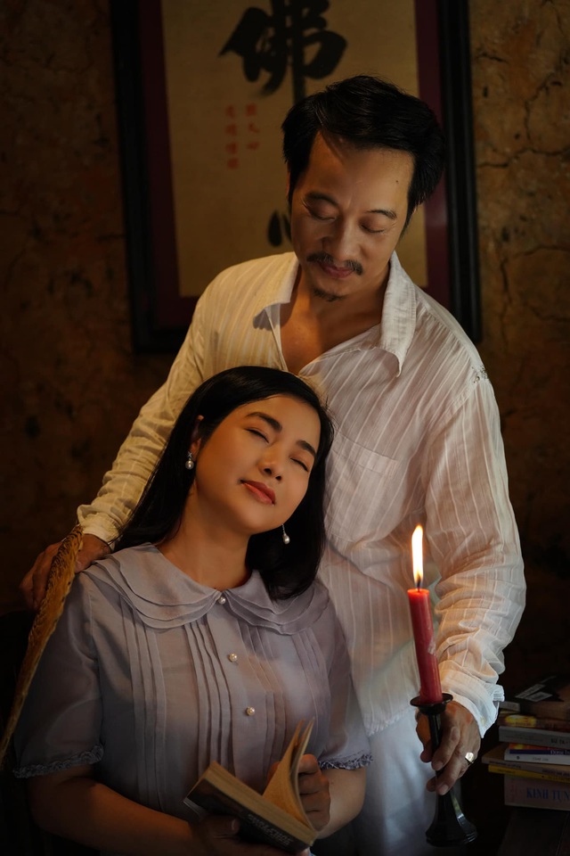 The way to the flower land: Uncle Lam and his wife showed off their sweet photos, the group of children could not keep up - Photo 2.