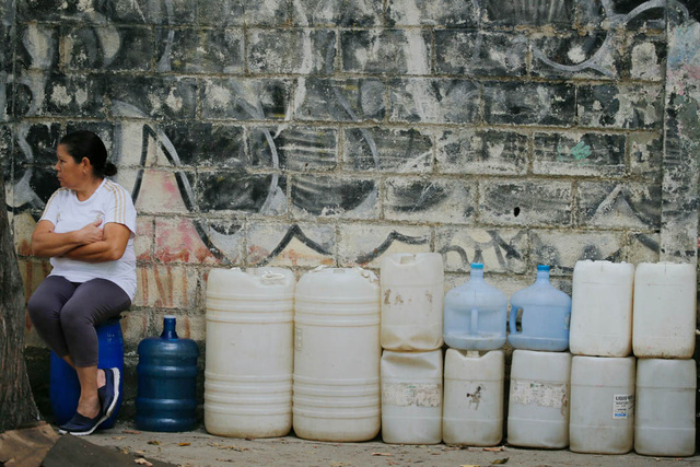 Hơn 70% dân số Venezuela thiếu nước liên tục từ khi đại dịch COVID-19 bùng phát - Ảnh 1.