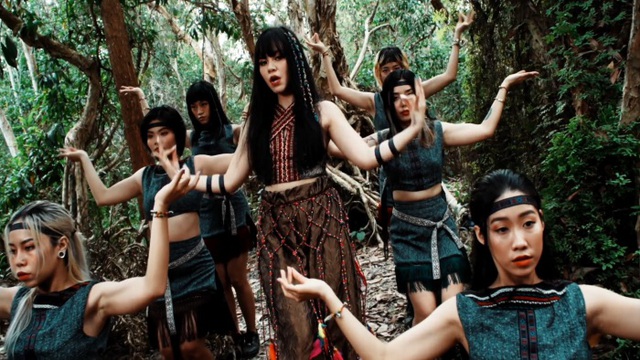 Girlgroup tân binh Hàn Quốc bị nghi đạo nhạc Việt Nam - Ảnh 2.