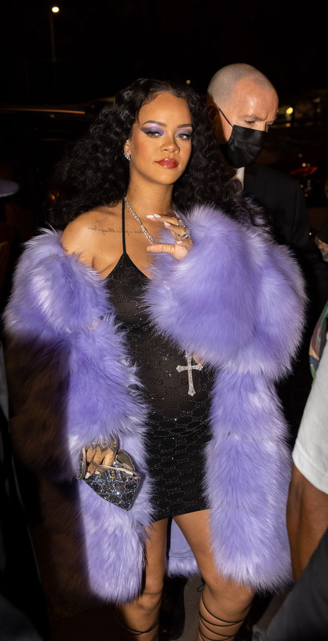 Mãn nhãn với thời trang bà bầu đầy cá tính của Rihanna - Ảnh 3.