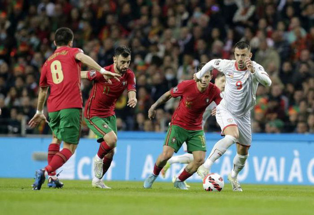 Bruno Fernandes scored twice, Portugal won the right to attend the World Cup 2022 - Photo 3.