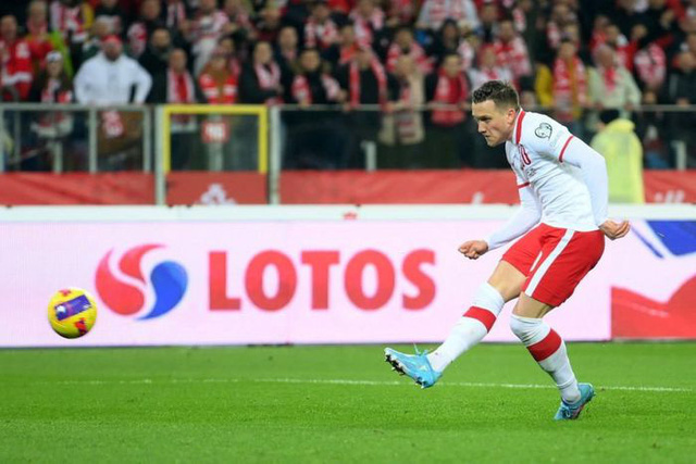 Lewandowski scored, Poland won tickets to the World Cup finals 2022 - Photo 2.