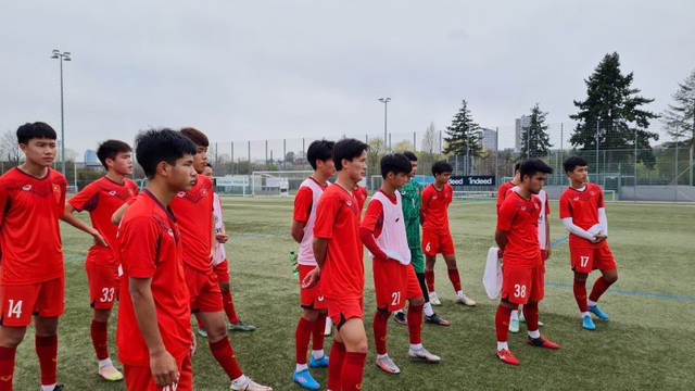 Đội tuyển U17 Việt Nam rèn bài tập đậm chất châu Âu, chuẩn bị đối đầu U16 Eintracht Frankfurt - Ảnh 2.