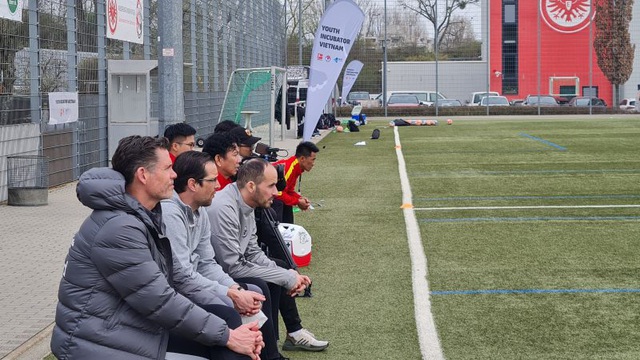 Đội tuyển U17 Việt Nam rèn bài tập đậm chất châu Âu, chuẩn bị đối đầu U16 Eintracht Frankfurt - Ảnh 4.