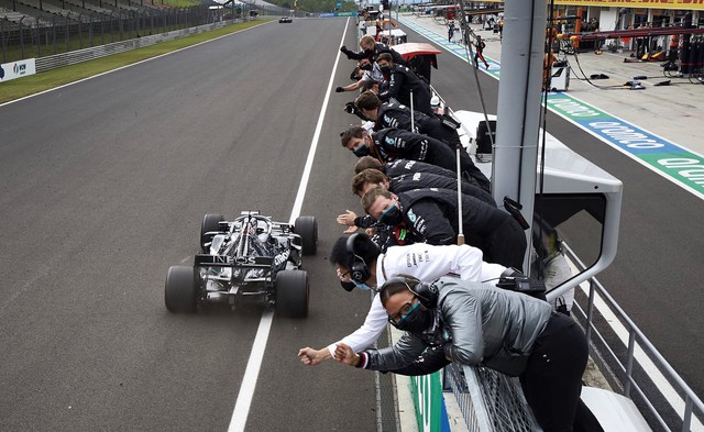 Công việc thú vị của một thực tập sinh tại đội đua F1 Mercedes - Ảnh 2.