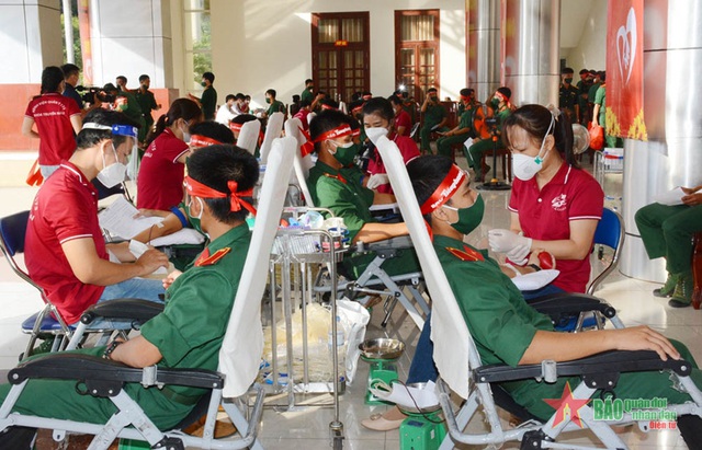 Phát động phong trào hiến máu tình nguyện trong tuổi trẻ quân đội - Ảnh 2.