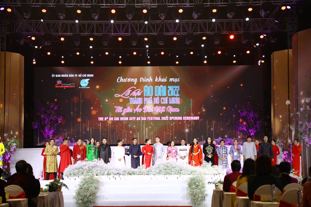 600 áo dài trình diễn tại Lễ khai mạc Lễ hội Áo dài Thành phố Hồ Chí Minh lần thứ 8 - Ảnh 1.