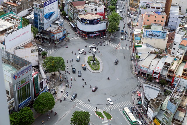 Nhịp sống tại TP Hồ Chí Minh đang nhộn nhịp trở lại - Ảnh 1.