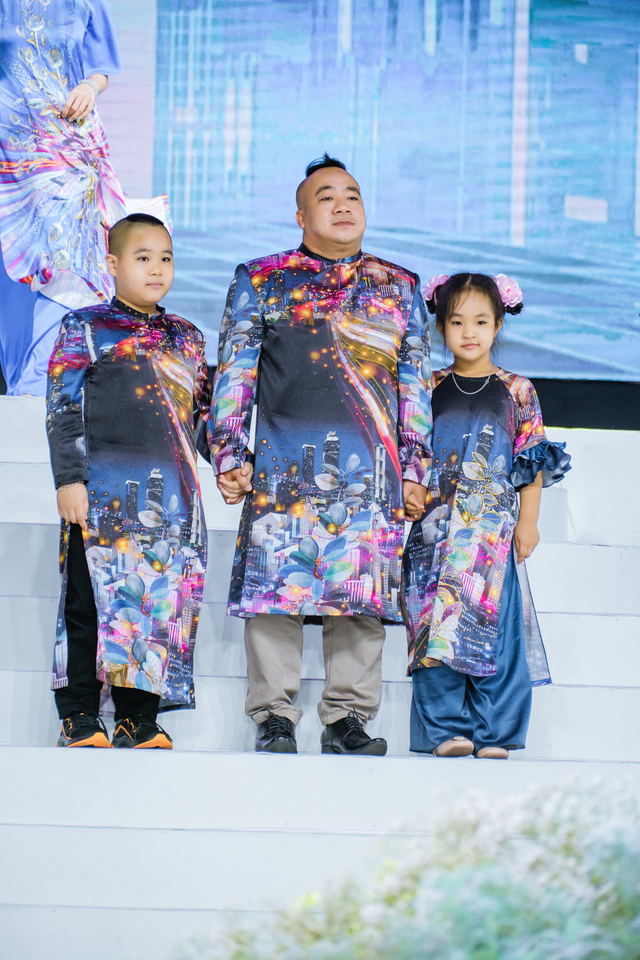 Lễ hội Áo dài 2022: Sao Việt hào hứng trình diễn bên gia đình - Ảnh 12.