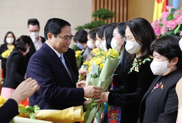 Thủ tướng: Tự hào, trân trọng những đóng góp to lớn của phụ nữ Việt Nam - Ảnh 1.