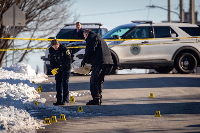 Xả súng bên ngoài trường trung học ở Iowa, 3 người thương vong - Ảnh 1.