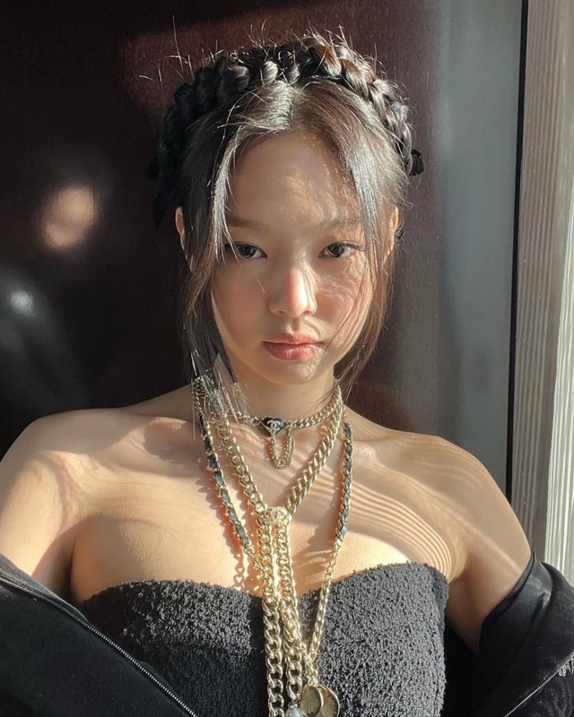 Jennie (BLACKPINK) trở thành tâm điểm chú ý tại Tuần lễ thời trang Paris - Ảnh 4.